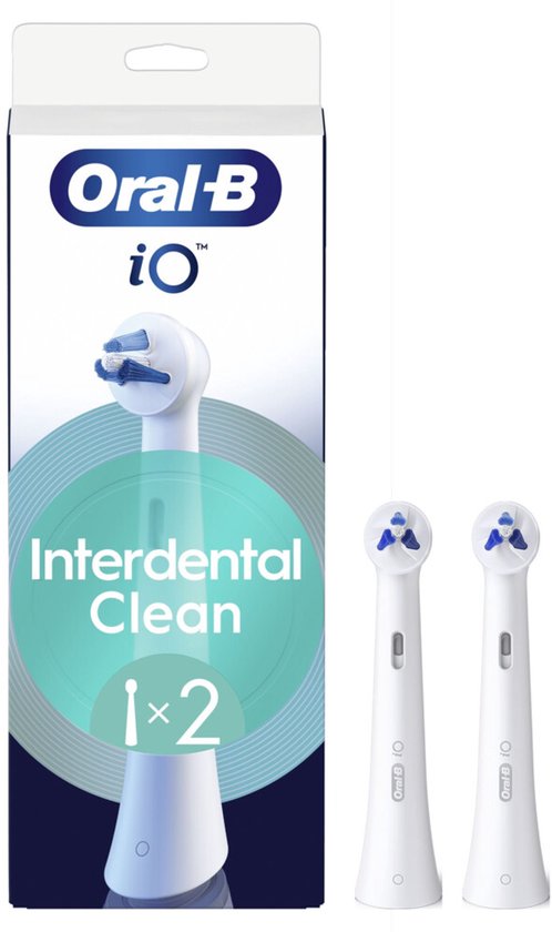 Verpakking van Oral-B iO Interdental Clean met 2 opzetborstels. Twee witte opzetborstels staan ernaast.
