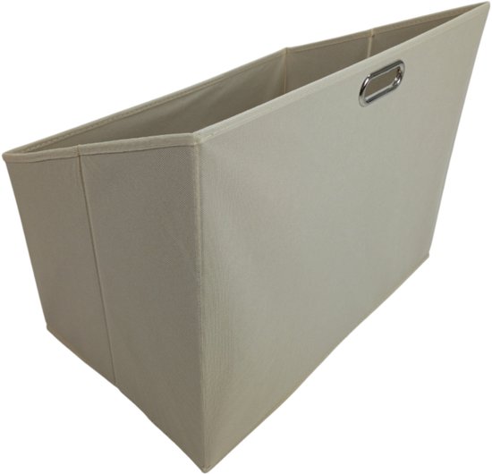 Crèmekleurige stoffen wasmand met een zilverkleurig metalen handvat, van voren gezien.