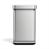 Rechthoekige roestvrijstalen pedaalemmer met het Simplehuman logo op de voorkant.