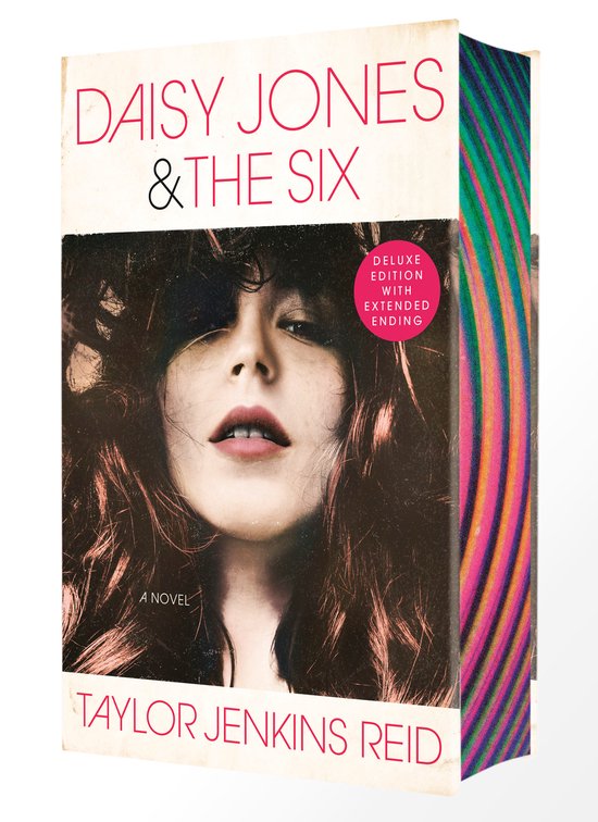 Boek "Daisy Jones & The Six" Deluxe Editie met verlengde einde. Een vrouw met bruin haar staat centraal.