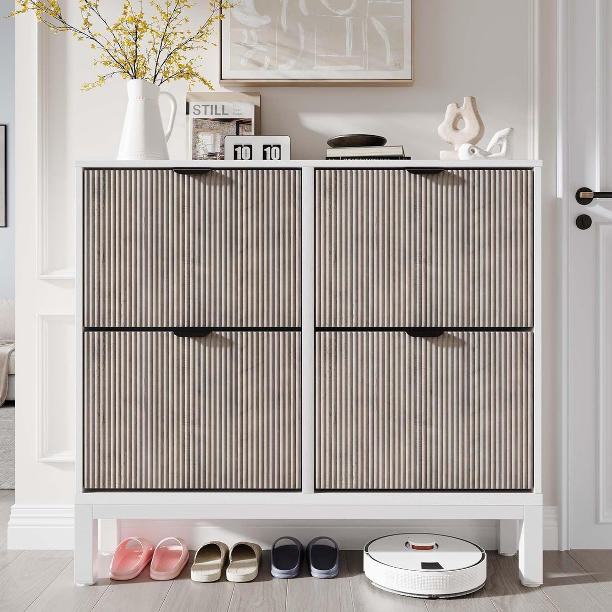 Schoenenkast Smal met 4 Klapdeuren – House&Garden Schoenenkast 100x24x91 cm – Moderne Schoenopberger met Verstelbare en Uitneembare Planken – Schoenkast voor Hal, Gang & Woonkamer – Wit & Grijs MDF
