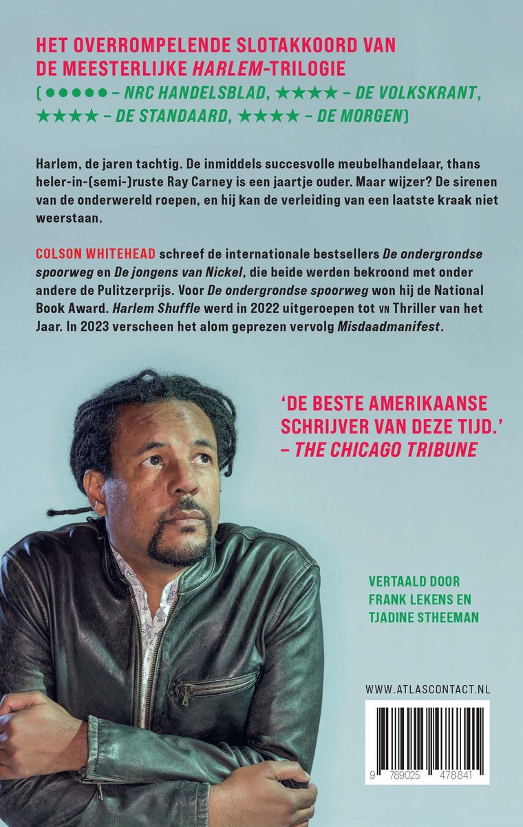 Boekomslag met een portret van Colson Whitehead, met tekst in het Nederlands, een quote uit The Chicago Tribune, en een barcode.