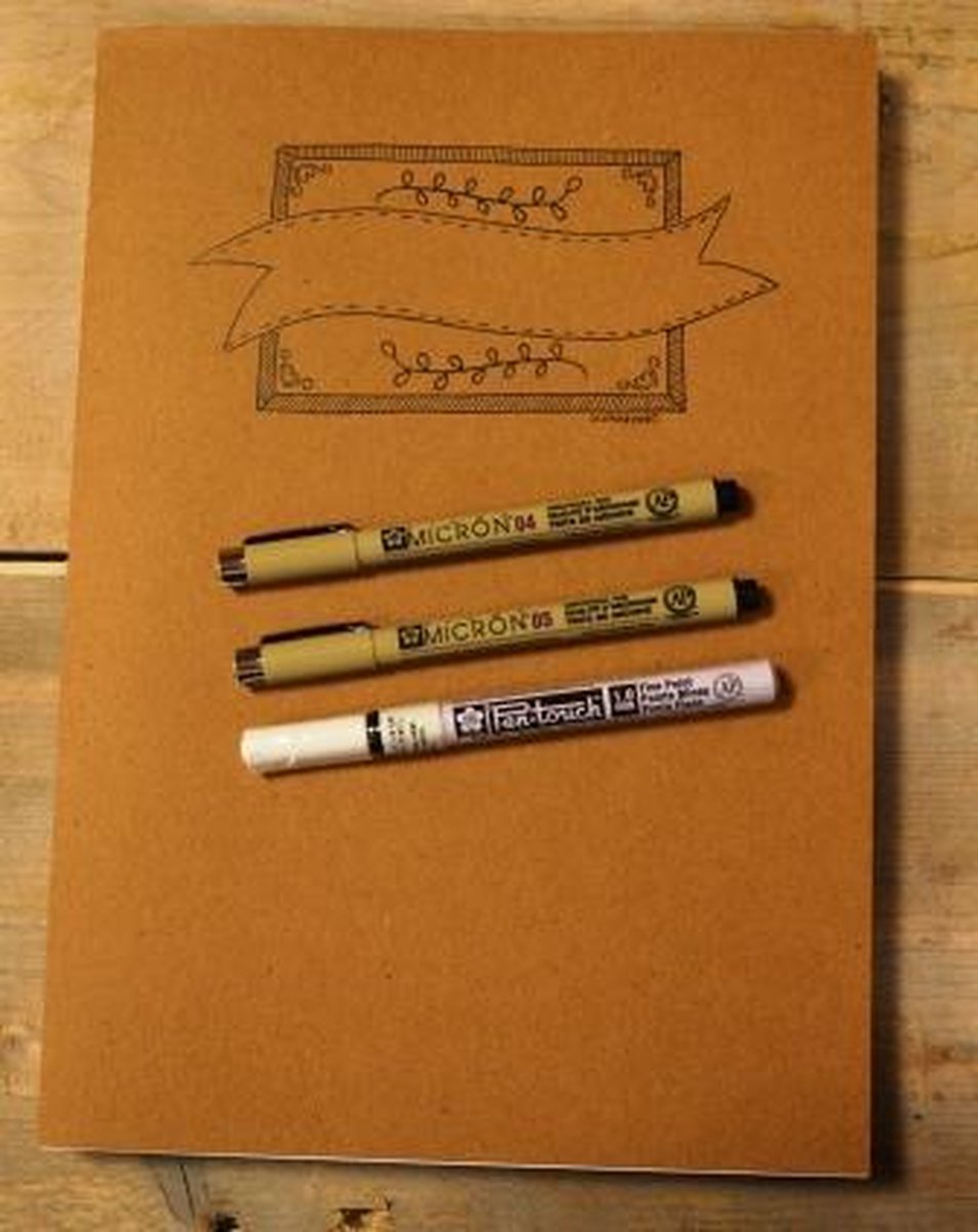 Oefenblok handlettering papier wit/recyling bruin en zwart in zowel papier als karton op A4 formaat + 3 handlettering pennen.