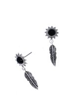 Oorbellen dames | Oorstekers | Zilveren oorstekers, bloemetje met veer 2 | WeLoveSilver