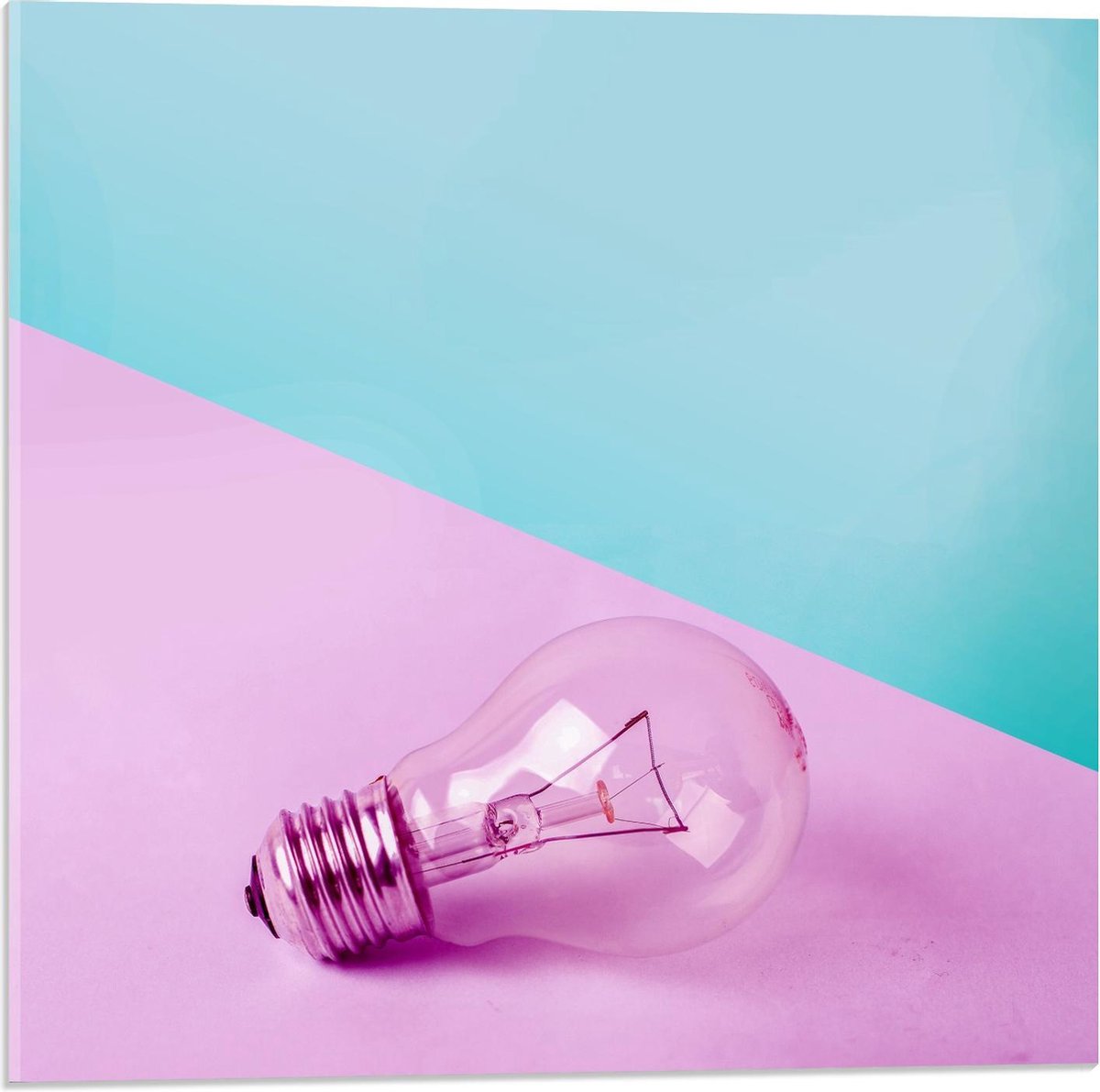 Acrylglas - Paarse Gloeilamp - 50x50cm Foto op Acrylglas (Wanddecoratie op Acrylglas)