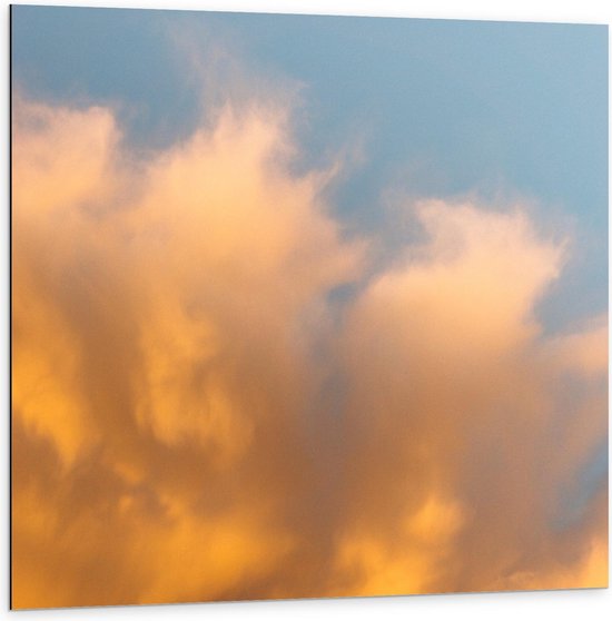 Dibond - Oranje Stapelwolken - 100x100cm Foto op Aluminium (Met Ophangsysteem)