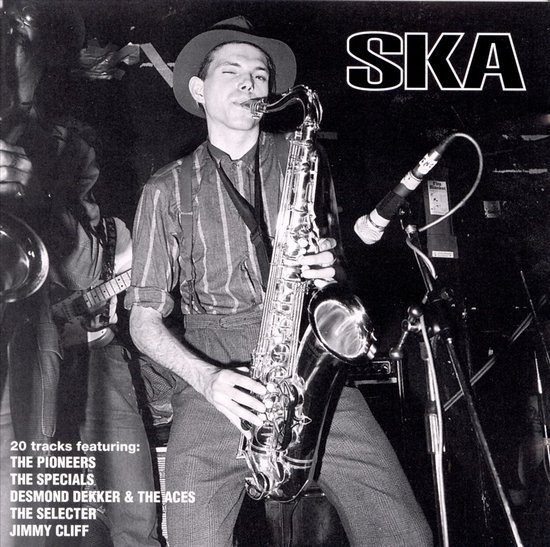 Man met fedora hoed speelt saxofoon, 'SKA' en tracklist met 'THE PIONEERS', 'THE SPECIALS', 'DESMOND DEKKER & THE ACES', 'THE SELECTER', 'JIMMY CLIFF'.