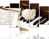 Schilderij witte roos op piano met bladmuziek, XXL, 4 maten, wanddecoratie