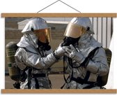 Schoolplaat – Brandweer met Pakken aan - 60x40cm Foto op Textielposter (Wanddecoratie op Schoolplaat)