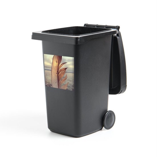 Foto: Container sticker veren waterdruppeltjes op een veer 40x40 cm kliko sticker weerbestendige containersticker