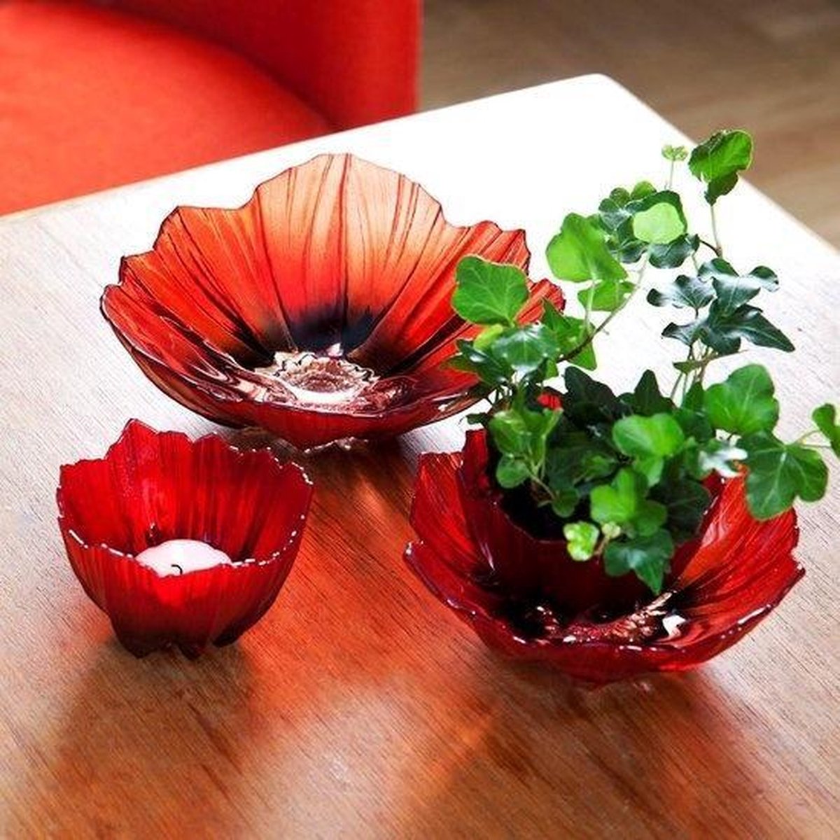 Mats Jonasson Set 3 Kristallen Klaproos Schalen – Handgemaakte Rode Bloemschalen Met Diepe Symboliek - Rood - Voor Binnen - Staand