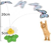 Elektrische vlinder die rond het bloemhuisdier Cat Toy vliegt