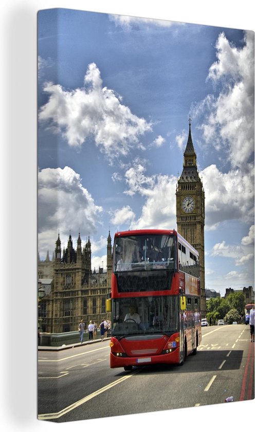 Canvas schilderij 90x140 cm - Wanddecoratie Een rode bus midden in Londen - Muurdecoratie woonkamer - Slaapkamer decoratie - Kamer accessoires - Schilderijen