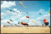 JUNIQE - Poster in kunststof lijst Vliegparade van dieren -60x90