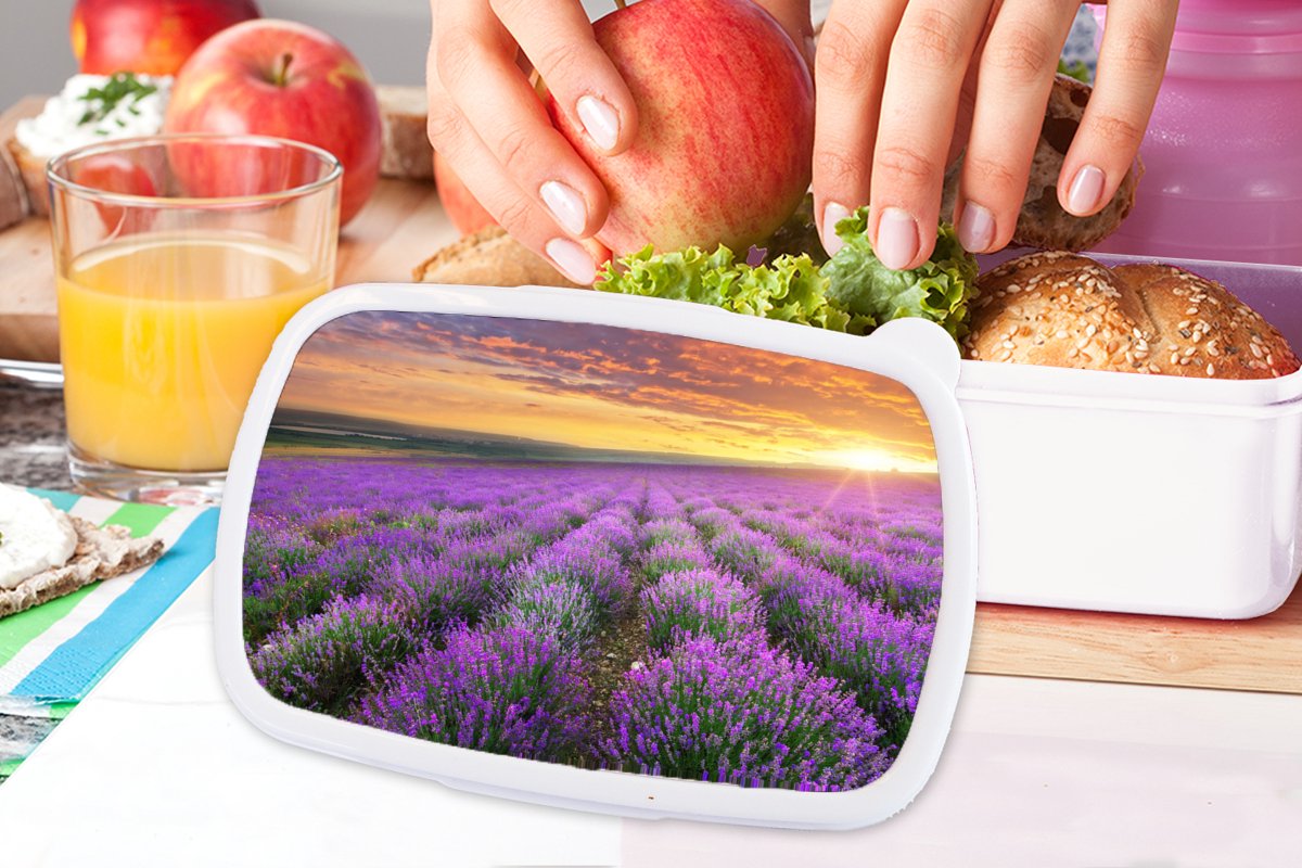 Broodtrommel Wit - Lunchbox - Brooddoos - Lavendel - Wolken - Lente - 18x12x6 cm - Volwassenen