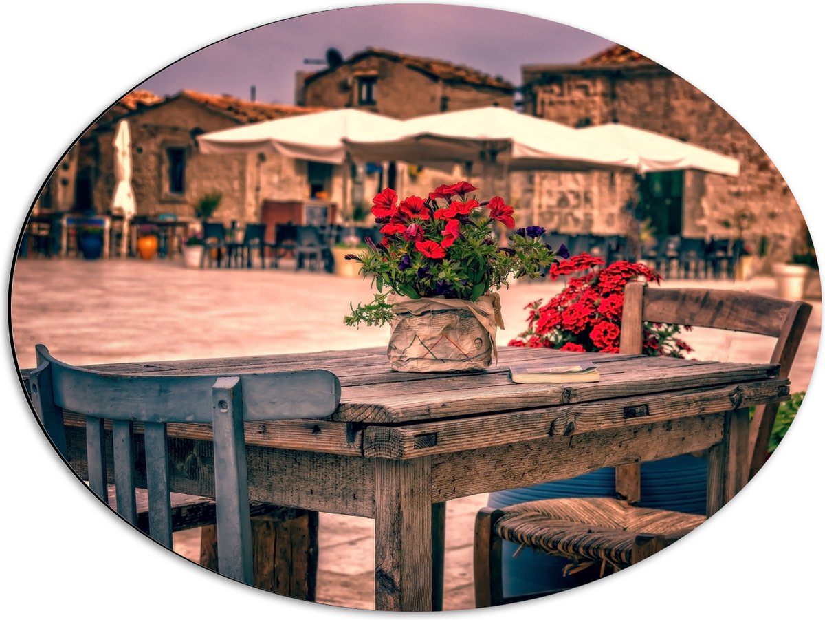 Dibond Ovaal - Tafel - Pleintje - Bloemen - Stoelen - Parasol - Kleuren - 68x51 cm Foto op