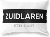 Tuinkussen ZUIDLAREN - DRENTHE met coördinaten - Buitenkussen - Bootkussen - Weerbestendig - Jouw Plaats - Studio216 - Modern - Zwart-Wit - 50x30cm