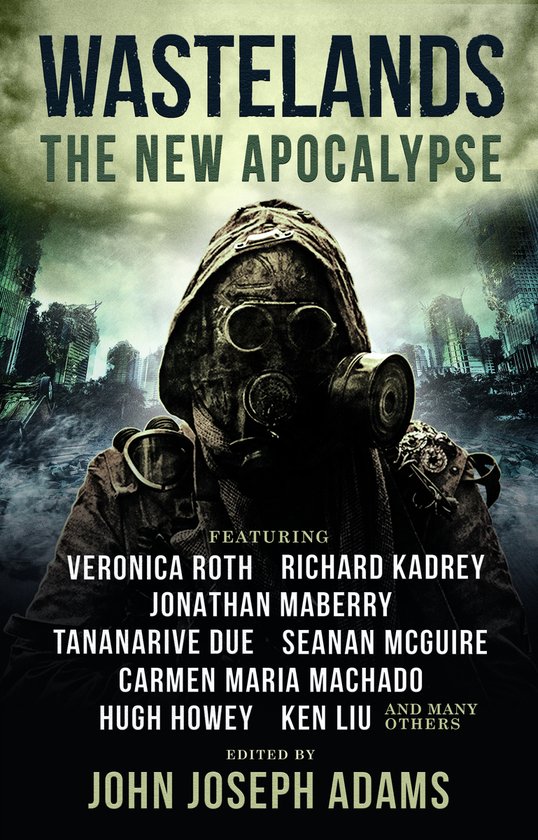 Couverture de livre 'Wastelands: The New Apocalypse' avec une personne portant un masque à gaz devant une ville post-apocalyptique.
