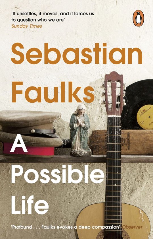 Couverture du livre 'A Possible Life' de Sebastian Faulks avec une guitare, des disques vinyles et une statuette.