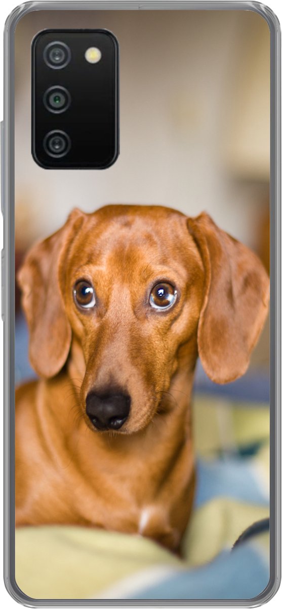 Telefoonhoesje Geschikt voor Samsung Galaxy A03s hoesje - Teckel die op een bed ligt - Siliconen Telefoonhoesje Telefoonhoesje
