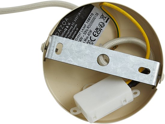 Onderkant van de beige hanglamp, met mechanisme, bedrading en merksticker.