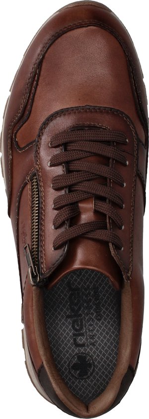 Bruine leren sneaker met vetersluiting en ritssluiting aan de zijkant.