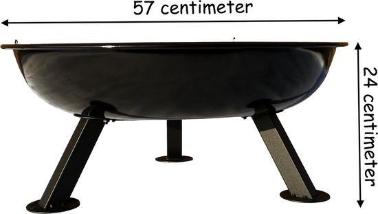 Zwarte vuurschaal, 57 cm breed en 24 cm hoog, op 3 poten.