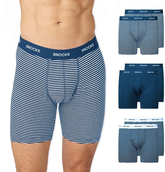 Blauwe en witte gestreepte boxershorts van SNOCKS op een model en in verpakking.