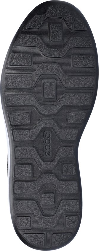 Zolen van een donkerblauwe Ecco sneaker met Ecco-logo en profiel.