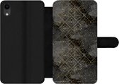 Bookcase Geschikt voor iPhone XR telefoonhoesje - Marmer print - Zwart - Goud - Geometrie - Met vakjes - Wallet case met magneetsluiting