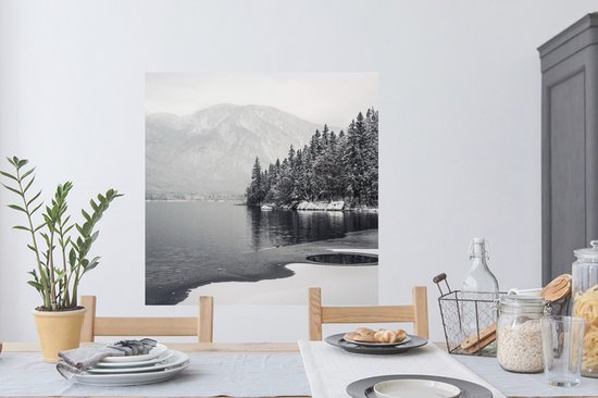 Muurstickers - Sticker Folie - Water - Winter - Natuur - Dennenboom - 100x100 cm - Plakfolie - Muurstickers Kinderkamer - Zelfklevend Behang XXL - Zelfklevend behangpapier - Stickerfolie