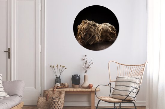 Céleri-rave sur une table avec un fond noir Assiette en plastique cercle mural ⌀ 90 cm - impression photo sur cercle mural / cercle vivant (décoration murale)