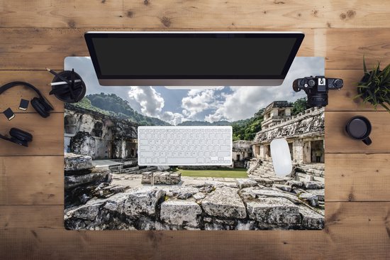 Muismat XXL 90x60 cm - Bureau onderlegger - Bureau mat Tussen de Maya-ruïnes in Palenque Mexico - Bureaumat - Gaming mousepad xl - Bureaulegger groot - Computer deskmat
