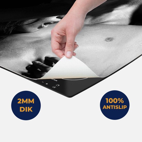 Chefcare Inductie Beschermer Naakte Vrouw met Man - Liefde Koppel - Zwart Wit - 91,6x52,7 cm - Afdekplaat Inductie - Kookplaat Beschermer - Inductie Mat