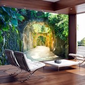 Fotobehangkoning - Behang - Vliesbehang - Fotobehang 3D Tunnel in de Natuur - Via naturae - 100 x 70 cm