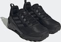 Paar zwarte ADIDAS TERREX damesschoenen, zijaanzicht.