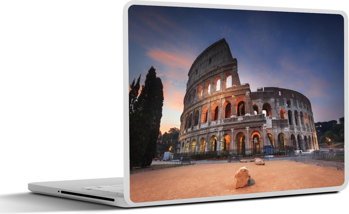 Afbeelding van product SleevesAndCases  Laptop sticker - 17.3 inch - Leeg plein voor het Colosseum bij avond