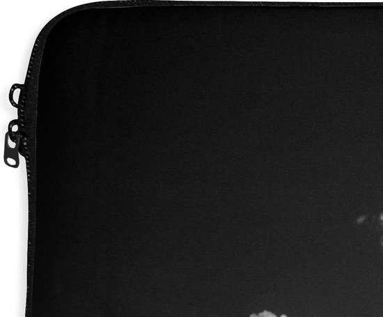 Housse pour ordinateur portable 13 pouces 34x24 cm - Girafes en noir et blanc - Housse pour Macbook & Laptop Girafe se promène dans le champ en noir et blanc - Housse pour ordinateur portable avec photo