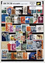 Dutch stamps- small & large size - Typisch Nederlands postzegel pakket & souvenir. Collectie van 200 verschillende postzegels met Nederland als thema – kan als ansichtkaart in een C5 envelop - authentiek cadeau - kado - kaart - holland -  nederland
