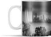 Mok - Wolkengordijn boven Bombay zwart wit - 350 ml - Beker