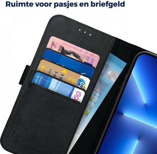 Zwarte lederen telefoonhoes, opengeklapt, met iPhone en zichtbare pasjes en bankbiljetten in de vakjes.