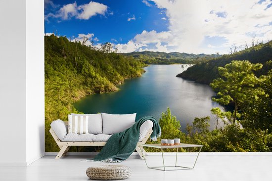 Vue d'un lac entouré d'un paysage de montagne boisé dans le parc national des Lagunas de Montebello papier peint photo vinyle 390x260 cm - Tirage photo sur papier peint