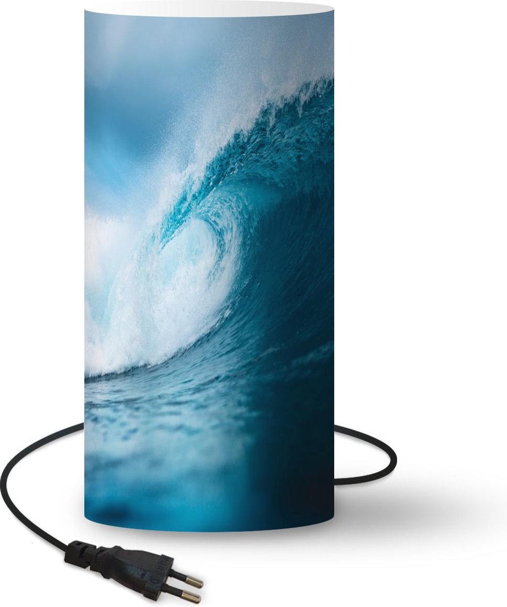 Lamp - Nachtlampje - Tafellamp slaapkamer - Zee - Golf - Surfen - 33 cm hoog - Ø15.9 cm - Inclusief LED lamp