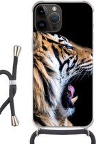 Geschikt voorApple Iphone 14 Pro Max - Crossbody Case - Tijger - Dieren - Portret - Siliconen - Crossbody - Backcover met Koord - Telefoonhoesje met koord - Hoesje met touw