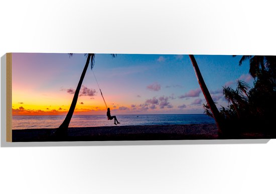 WallClassics - Bois - Se balancer sur une plage tropicale au coucher du soleil - 90x30 cm - 12 mm d'épaisseur - Photo sur Bois (Avec Système d'accrochage)