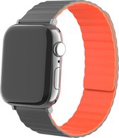 Strap-it Magnetisch sportbandje - Geschikt voor Apple Watch bandje - Series 1/2/3/4/5/6/7/8/9/SE/Ultra (2) - Grijs/Oranje - Siliconen bandje sport met magneet - iWatch bandje maat: 42 mm 44 mm 45 mm 49 mm