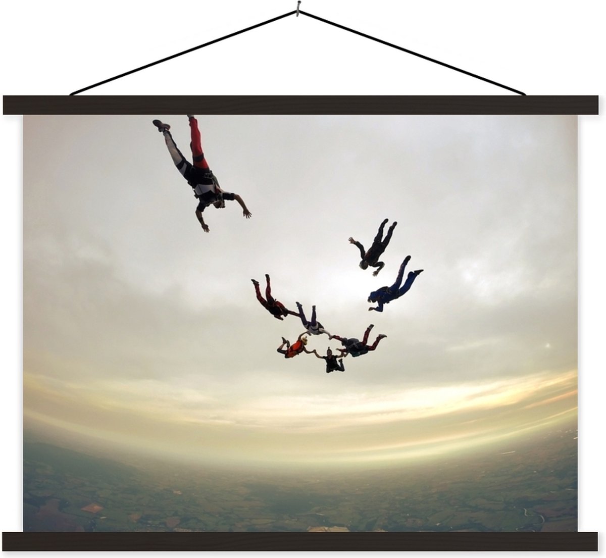 Posterhanger incl. Poster - Schoolplaat - Skydiven op een bewolkte dag - 150x113 cm - Zwarte latten - TextilePosters