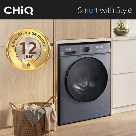 Lave-linge CHiQ gris dans une cuisine, avec un médaillon doré "12 ans de garantie moteur".
