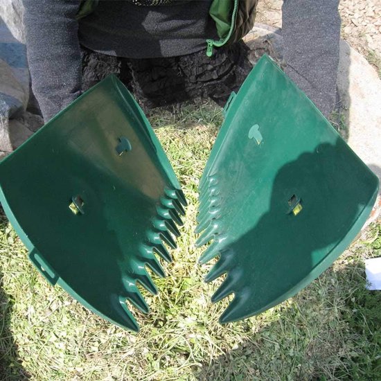 Leaf Collector - een handige, handzame bladhark/-schep in de vorm van een hazelnoot; hiermee ruimt u snel gevallen bladeren van het gazon en voert u eenvoudig tuinonderhoud uit. Geschikt voor het verzamelen van bladeren en ander tuinafval. — afbeelding 4
