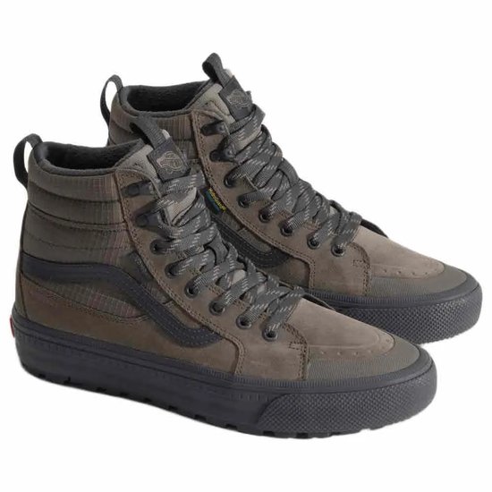 Vans Sk8-Hi MTE sneakers in bruin, met HydroGuard, gestructureerde veters en een robuuste donkergrijze zool.
